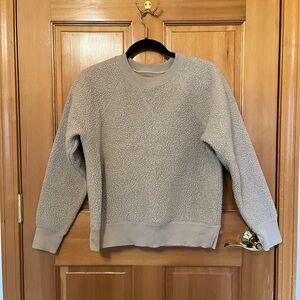 Everlane Women’s ReNew Fleece Raglan Sweatshirt in Oatmeal